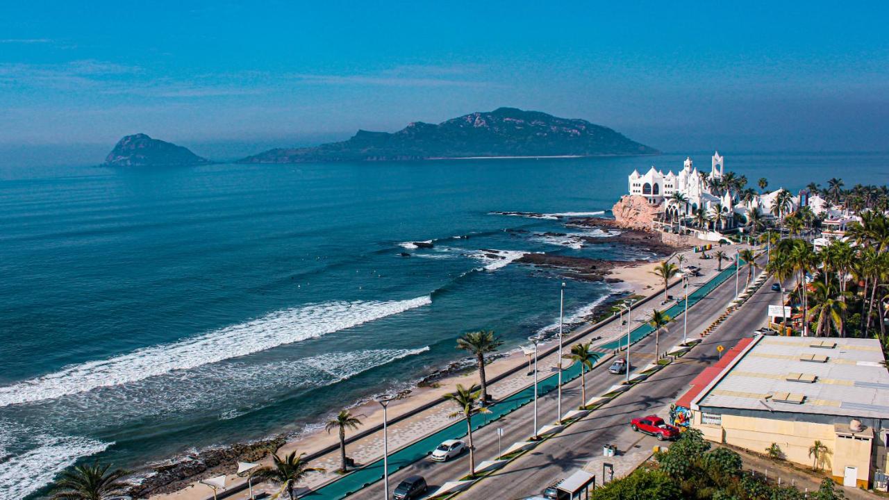 Varali Grand Hotel Mazatlán Exteriér fotografie View of the bay of La Paz