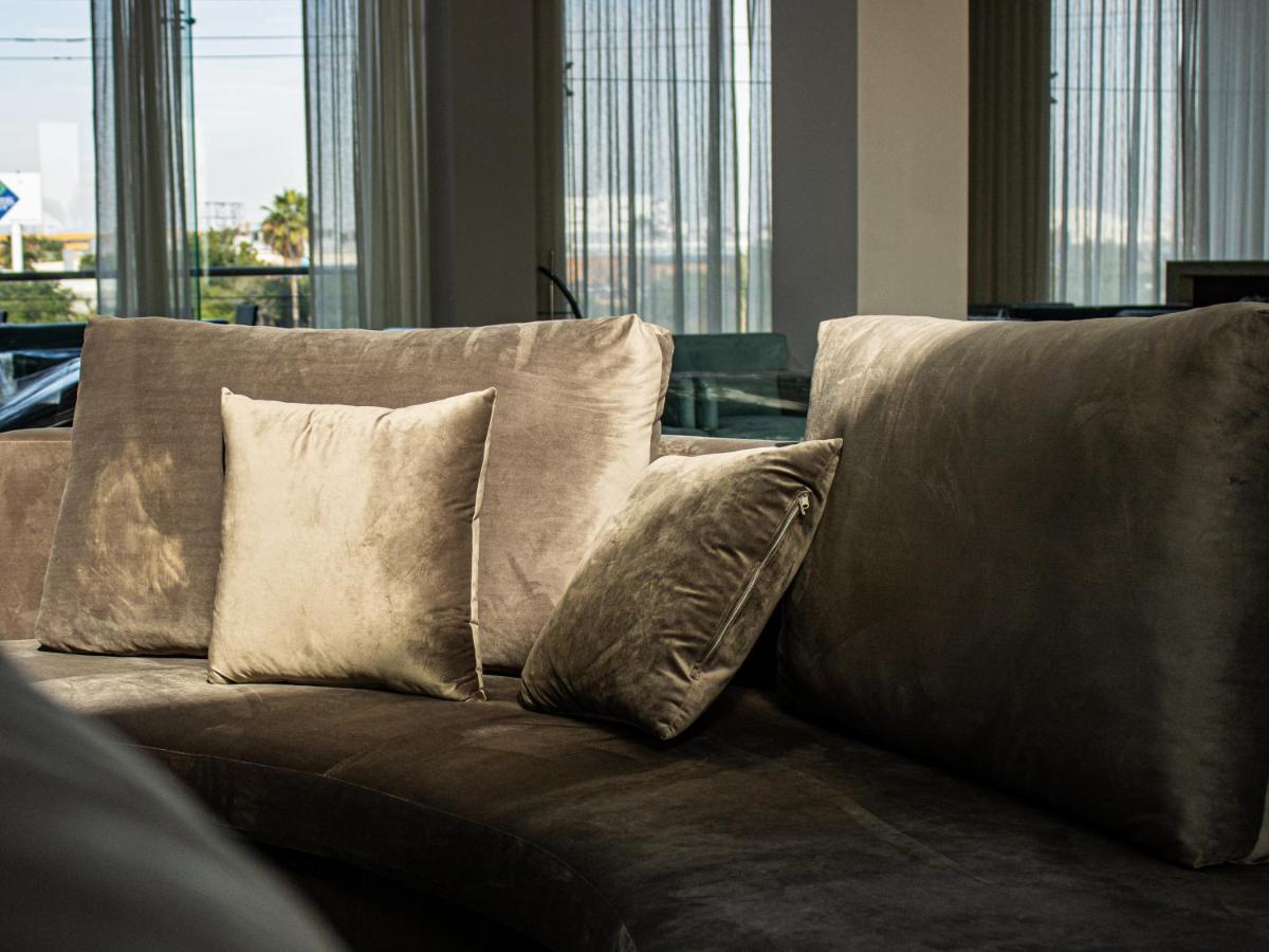 Varali Grand Hotel Mazatlán Exteriér fotografie A sofa with cushions